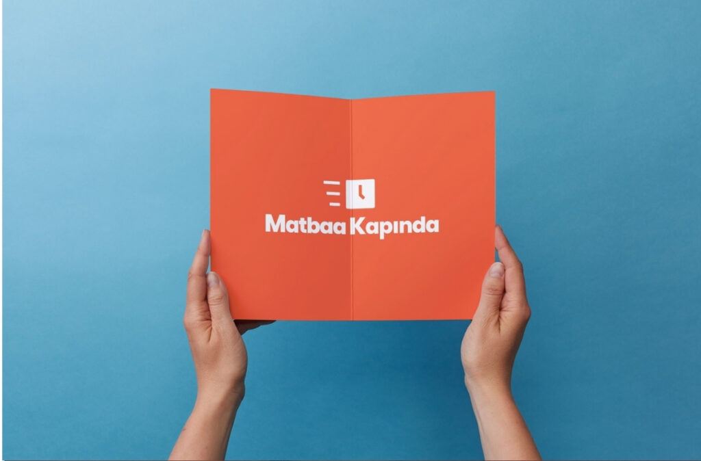 matbaa kapında-bröşür örneği